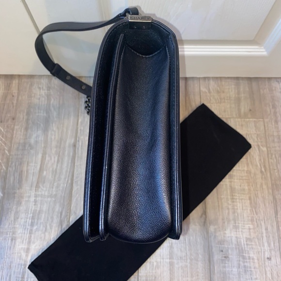 Chanel Jumbo Le Boy in Caviar Leather - Picture 6 of 12